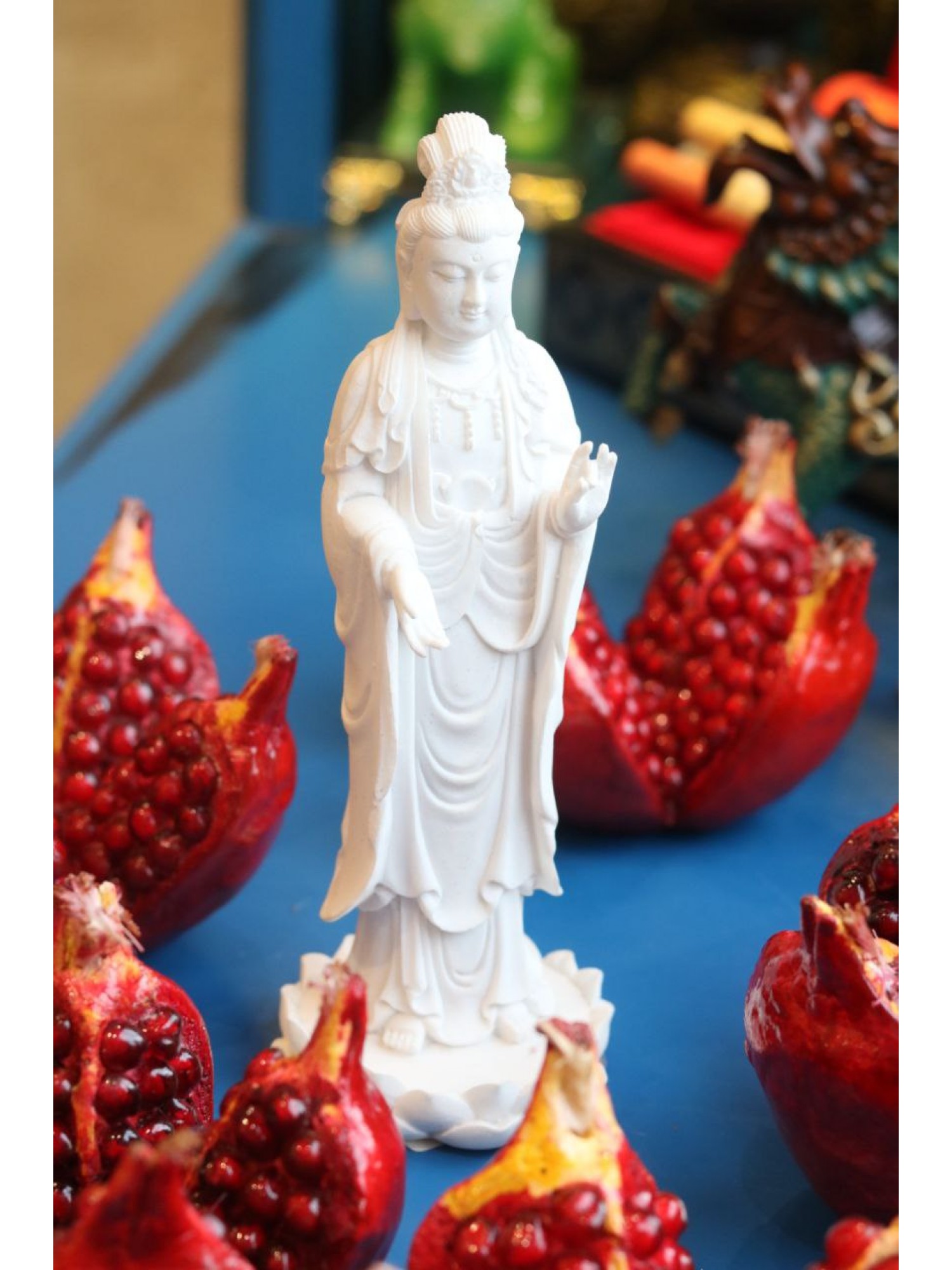 Статуэтка "Гуань-Инь - Богиня Милосердия"  нейтрализует негативные энергии и помогает справляться с любыми трудностями