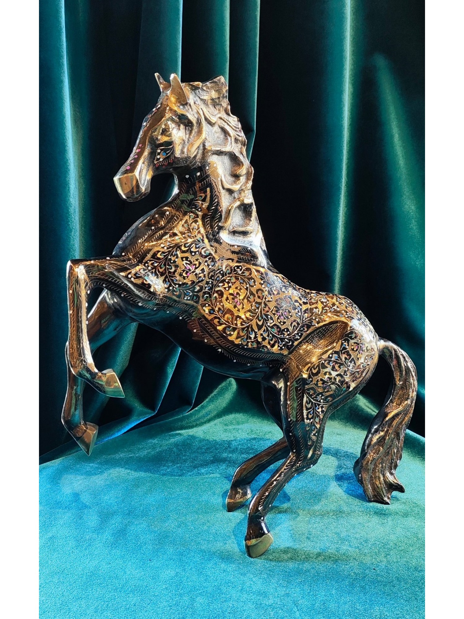 Конь расписной металл - свобода, грация, мощь и выдержка