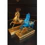 Конь золотой на подставке - свобода, грация, мощь и выдержка
