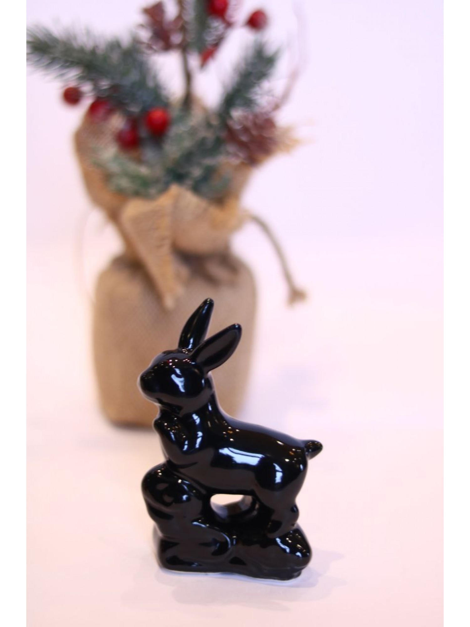 Статуэтка «Кролик черный» (фарфор) - символ 2023 года, способствует созданию крепких отношений