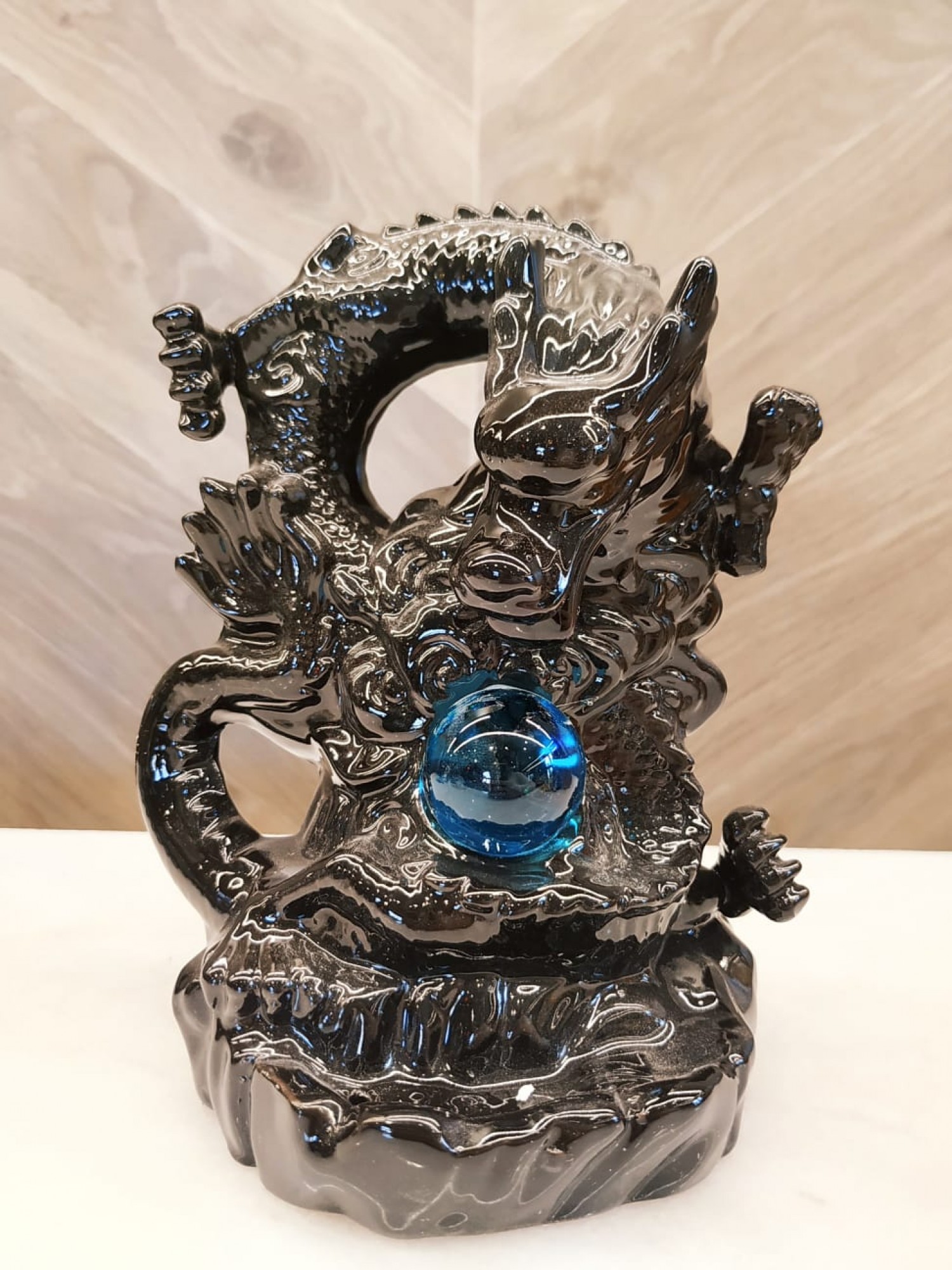 Фарфоровая статуэтка фонтан - курильница "Черный дракон"" со стелющимся дымом