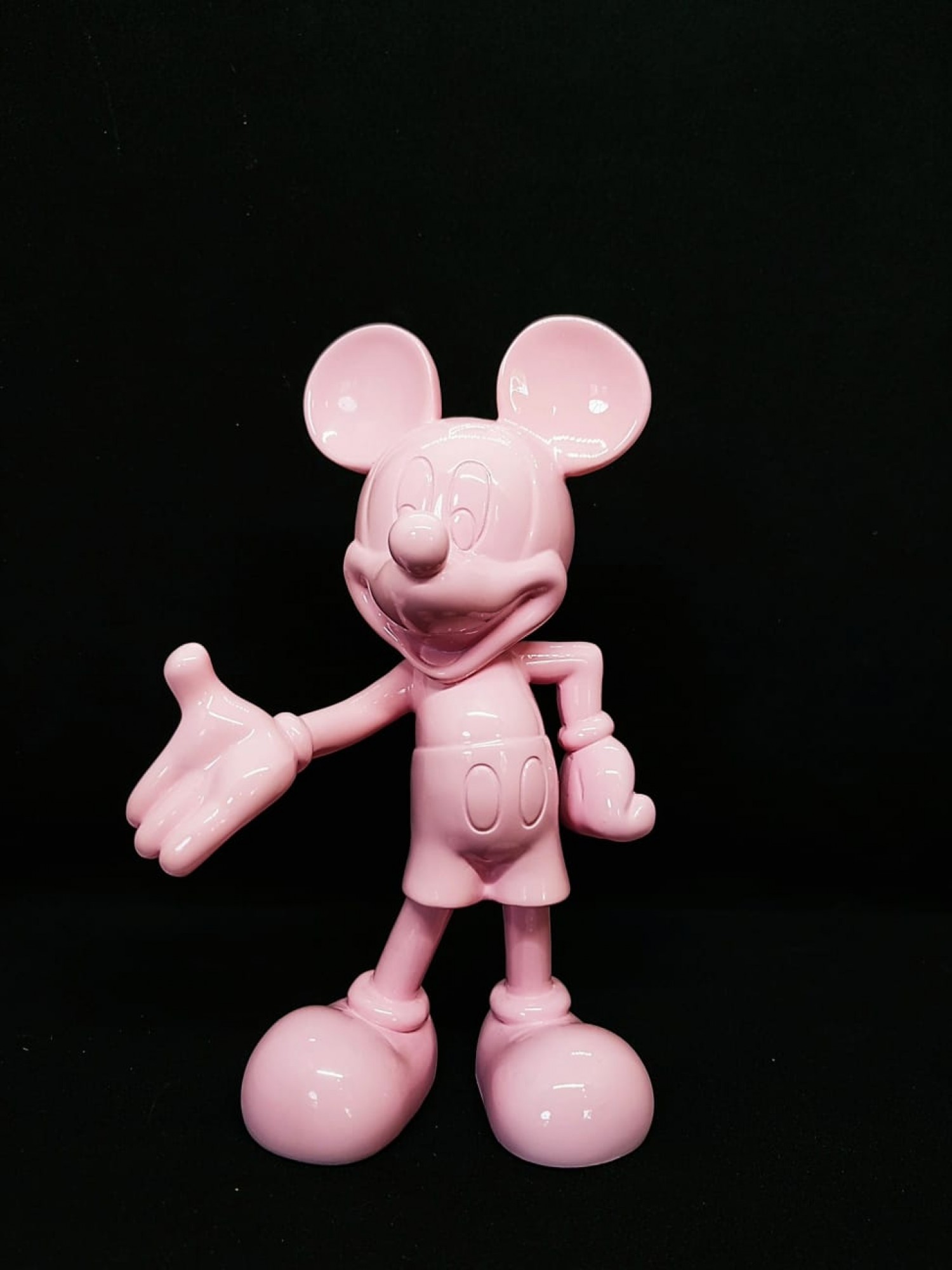 Микки Маус розовый - символ доброты и радости