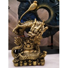 Статуэтка Дракон скрученный с вазой богатства металл