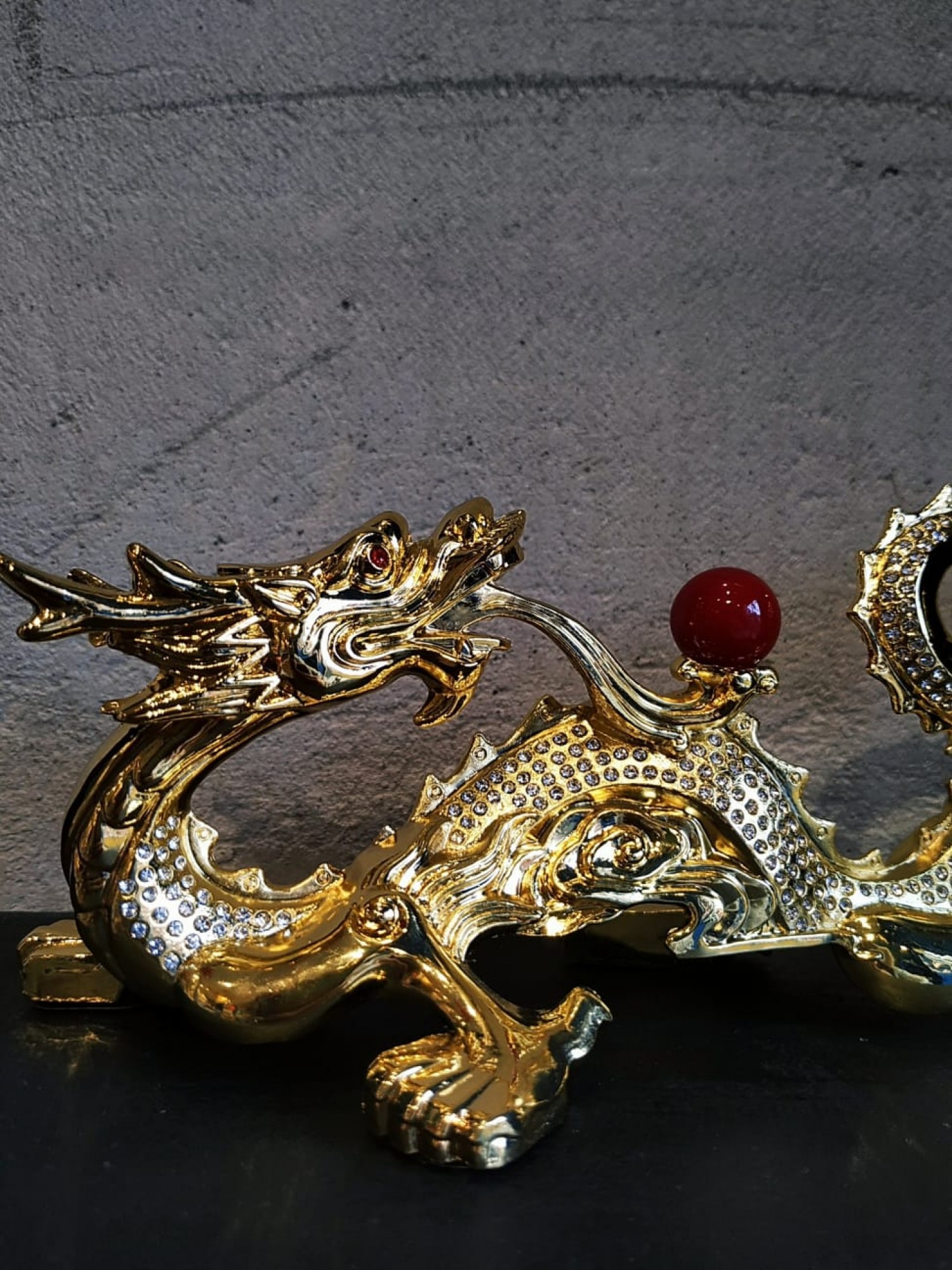 Дракон золото с жемчужиной, для привлечения удачи и защиты