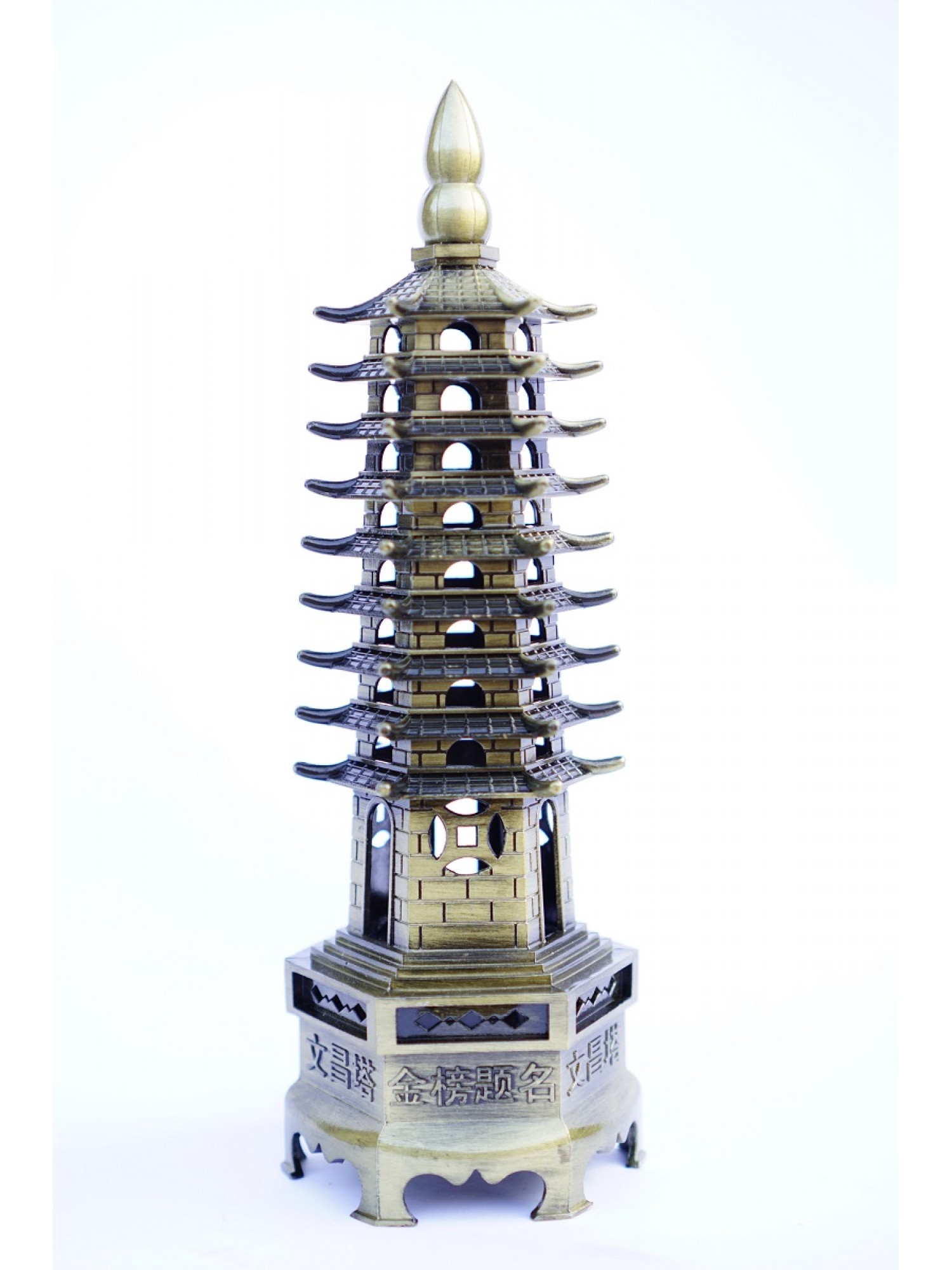 Статуэтка "Пагода 9-уровневая" дарует мудрость и помогает достичь высокого академического статуса.