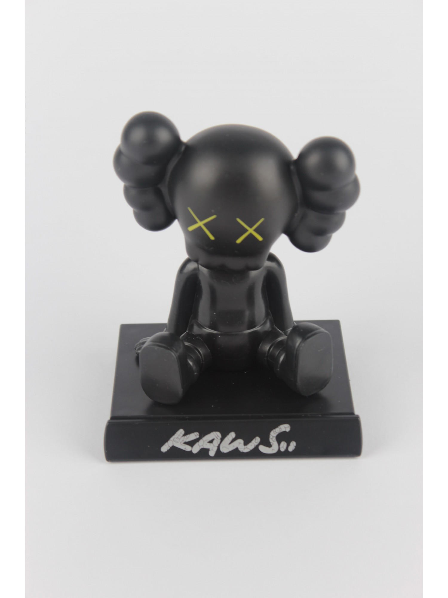 Статуэтка Kaws черная сидящая на шкатулке