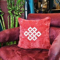 Наволочка темно-розовая с мистическим узлом