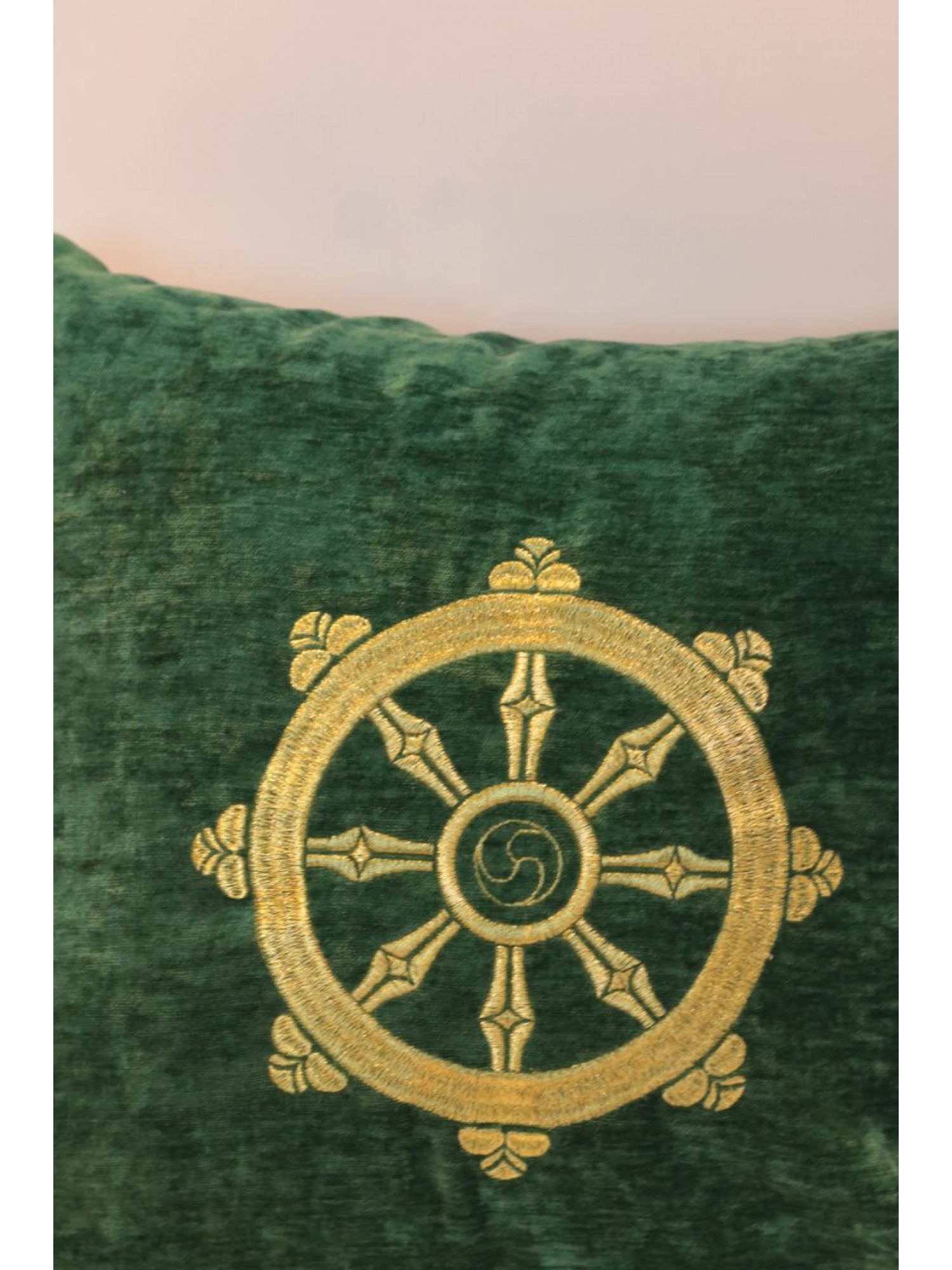 Подушка-Талисман со знаком "Колесо Фортуны" (зеленая с золотом)