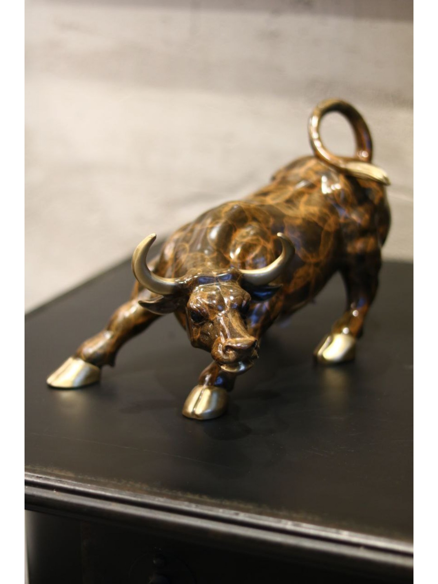Статуэтка "Бык с золотыми рогами" из бронзы -  принесет удачу в инвестициях и успех!