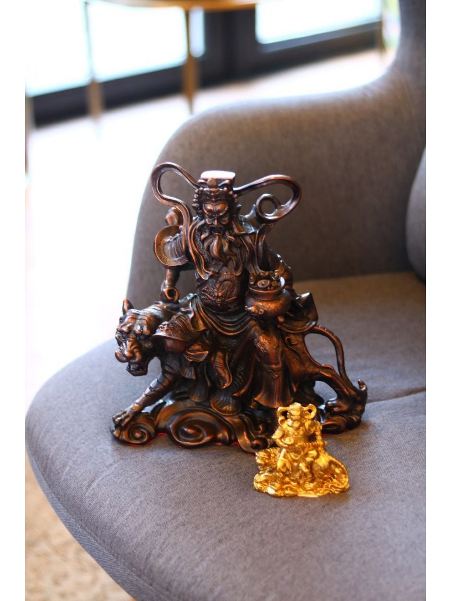 Статуэтка "Бог Богатства Цай Шень на Тигре" из темной  бронзы (большая)