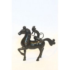 Статуэтка Обезьяна на лошади черная бронза