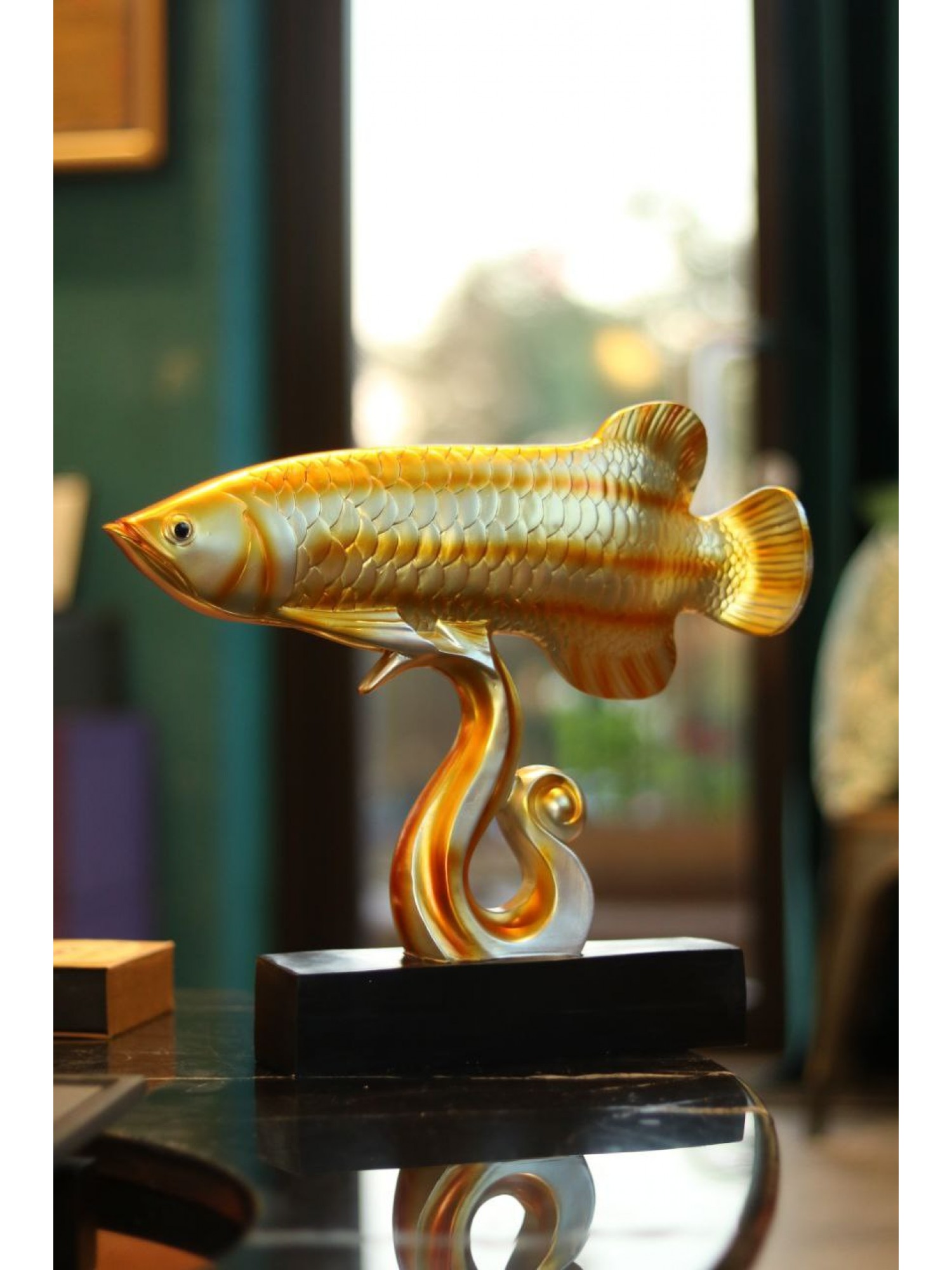 Статуэтка "Арована рыба миллионеров" на волне (желтая) привлекает большое богатство!