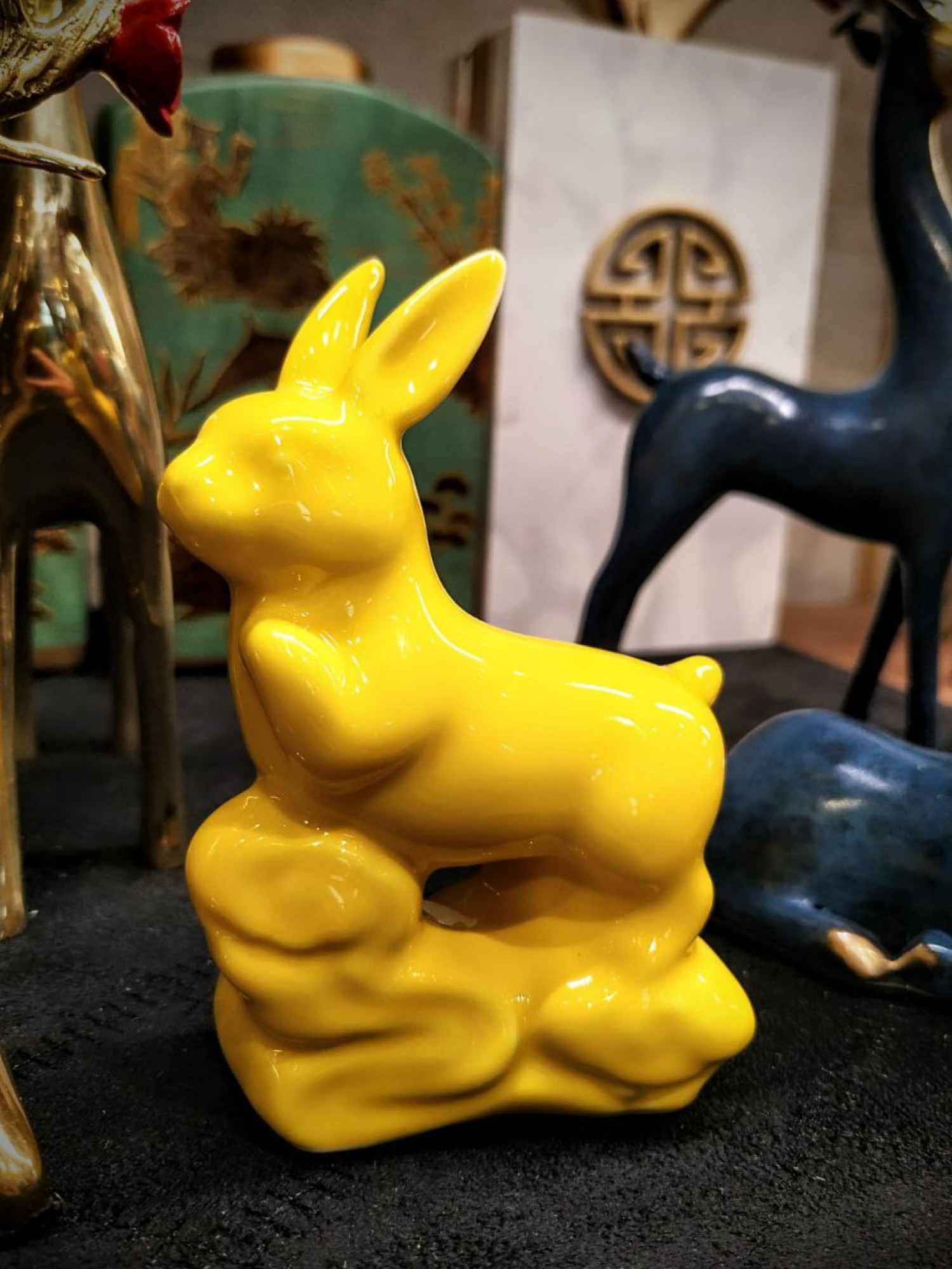 Статуэтка "Кролик" из фарфора (желтый)