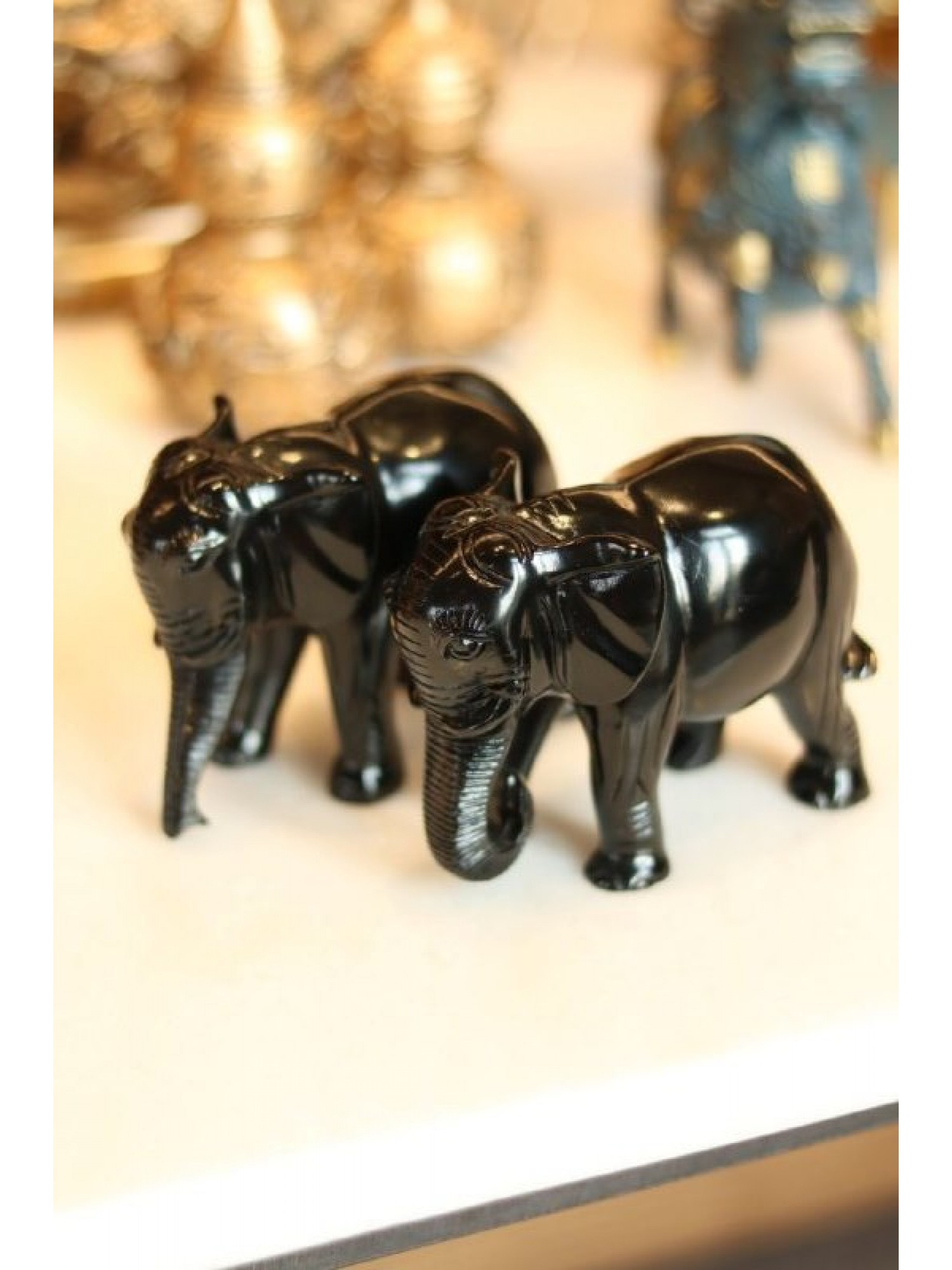 Статуэтка "Пара слонов" с опущенным хоботом (из черной смолы)