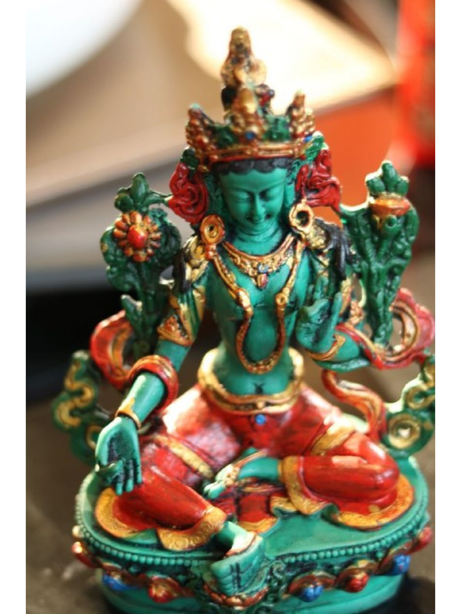 Статуэтка "Зеленая Тара" из Непала из смолы (сидящая на лотосе) дарует мудрость и исполняет желания!